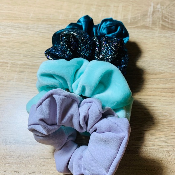 Scrunchie - Picture 11 of 11